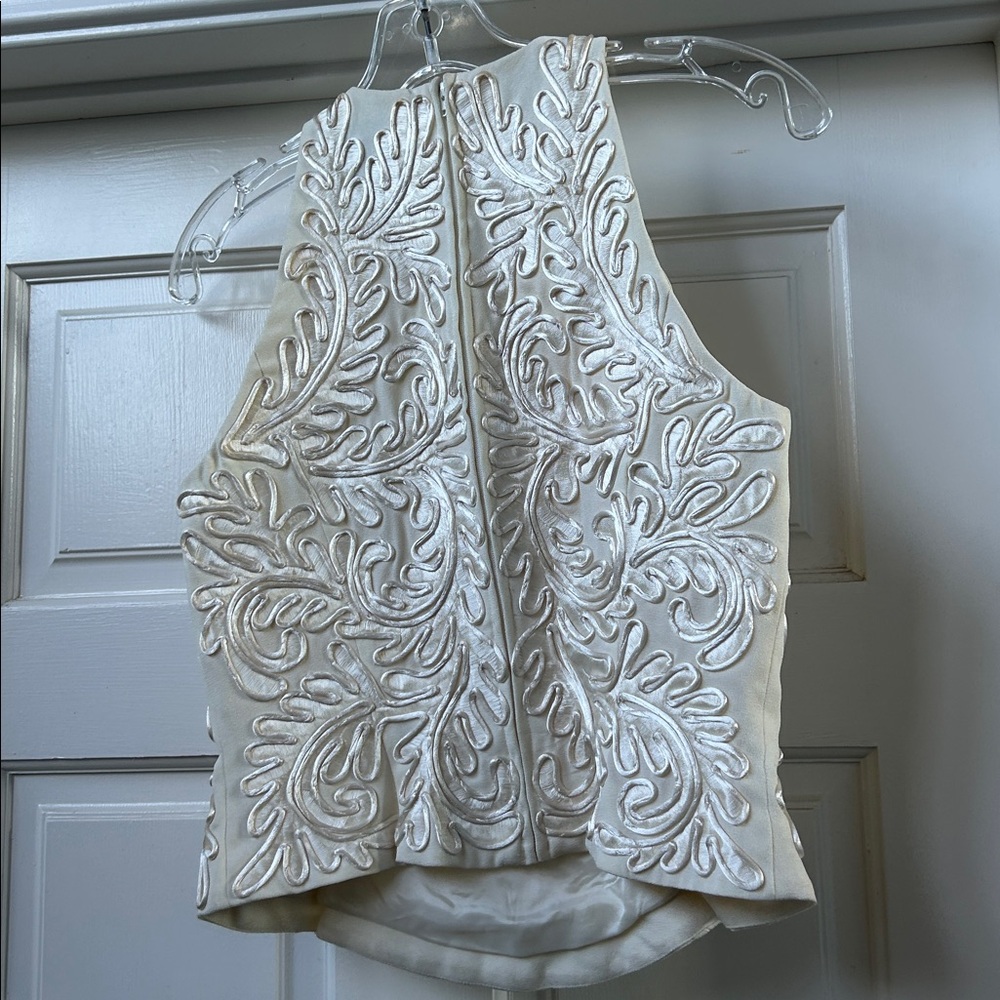 Carmen Marc Valvo Cream Embroidered Blouse, size 2 - Picture 2 of 4